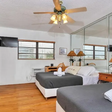 Hollywood Oasis: Lovely Studio With Free Parking